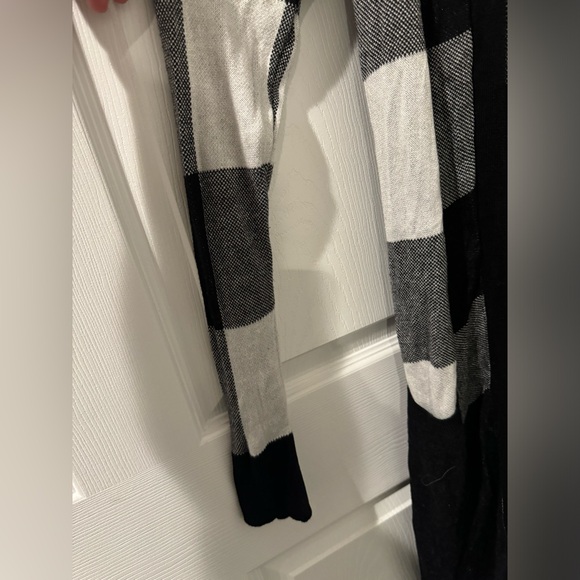 4/$30 Charlie Paige long open dust Cardigan in buffalo check plaid size M - Picture 2 of 6